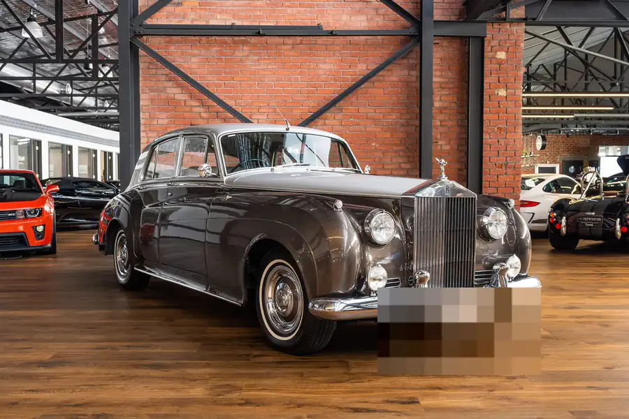 Silver 1959 Rolls-Royce Silver Cloud vintage wedding car
