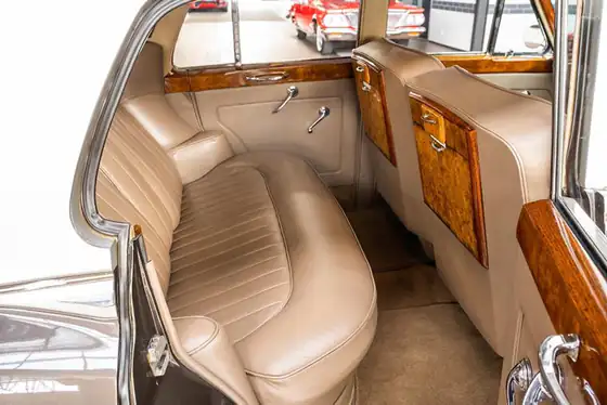 Vintage Rolls-Royce Silver Cloud